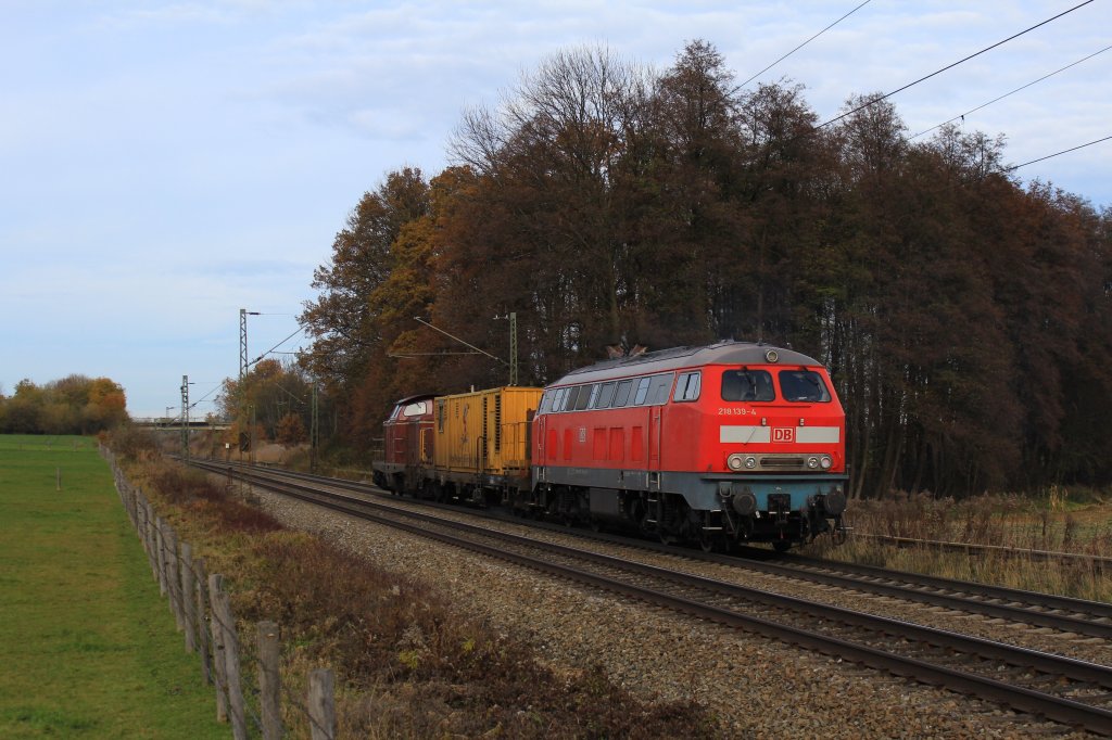 218 139-4 am Ende eines  Putzzuges   unterwegs in Richtung M�nchen. Aufgenommen am 9. November 2012 am B� Vogl.