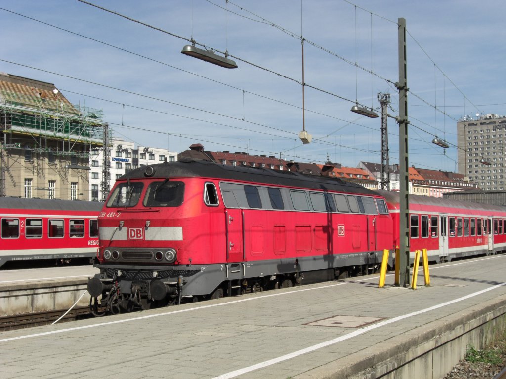 218 461-2 im Aussenbereich des M�nchner Hauptbahnhofs.