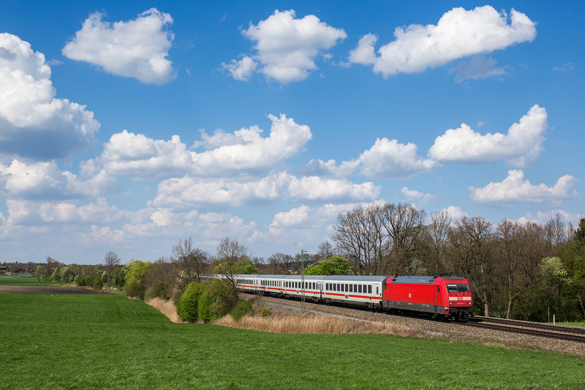 101 041 aus M�nchen kommend am 10. April 2017 bei Hilperting.