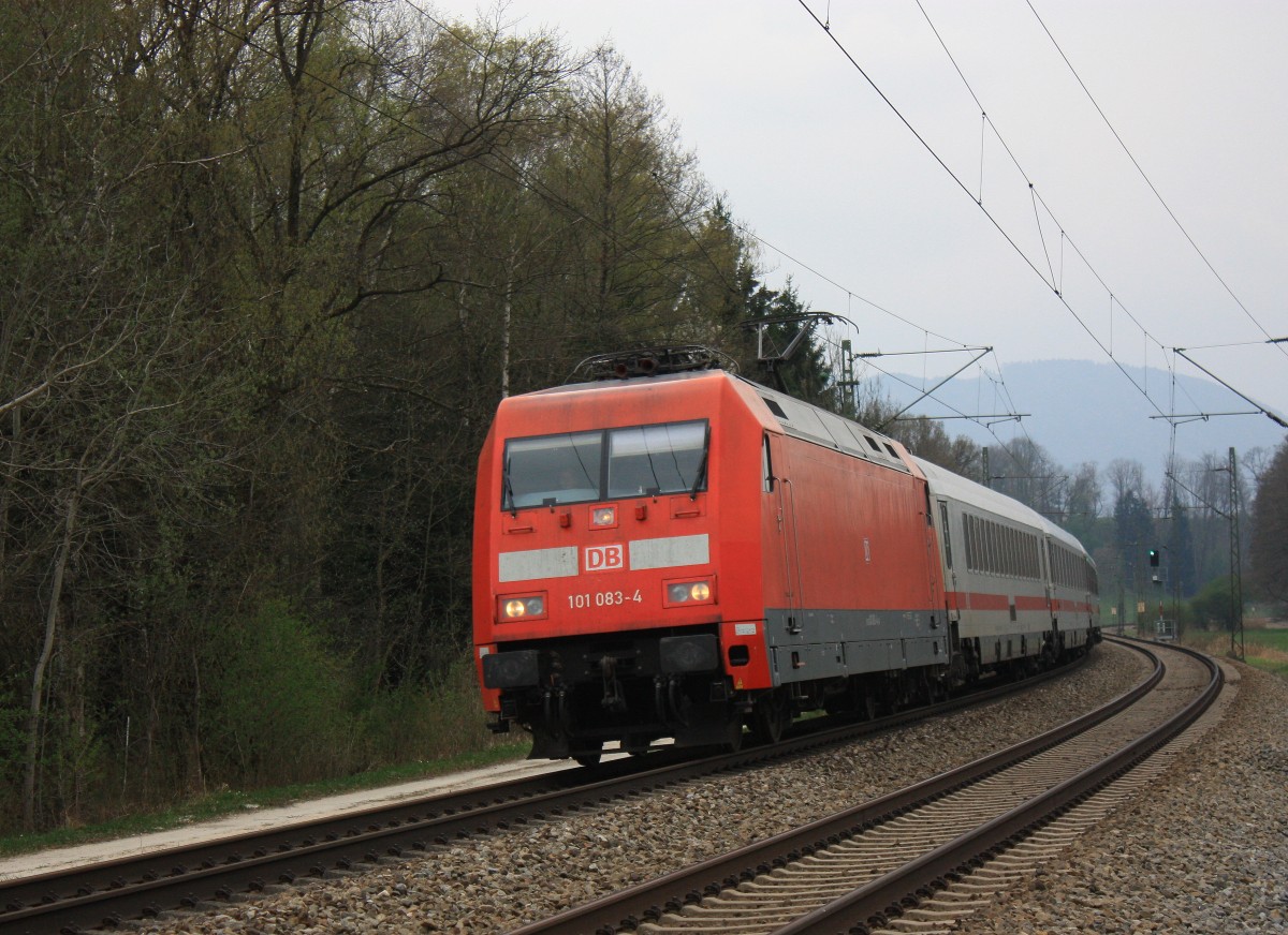 101 083-4 auf dem Weg nach Salzburg am 5. April 2014 bei �bersee.