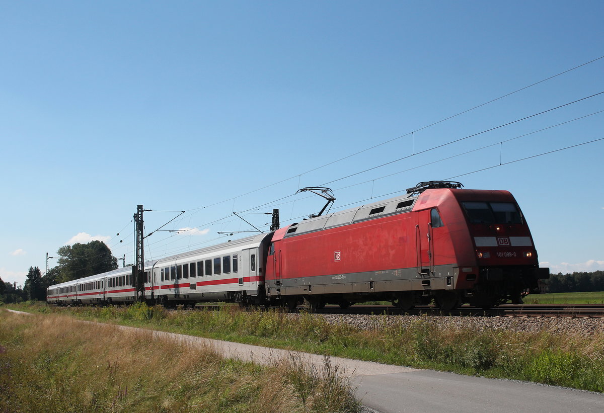 101 099-0 war mit dem  IC K�nigssee  am 7. August 2016 bei �bersee in Richtung Freilassing unterwegs.