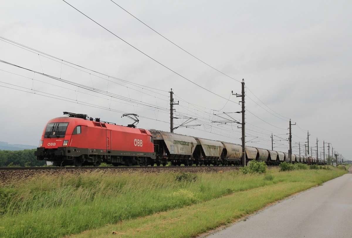 1016 038-2 mit einem Getreidezug am 29. Mai 2014 bei Gro�sierning.