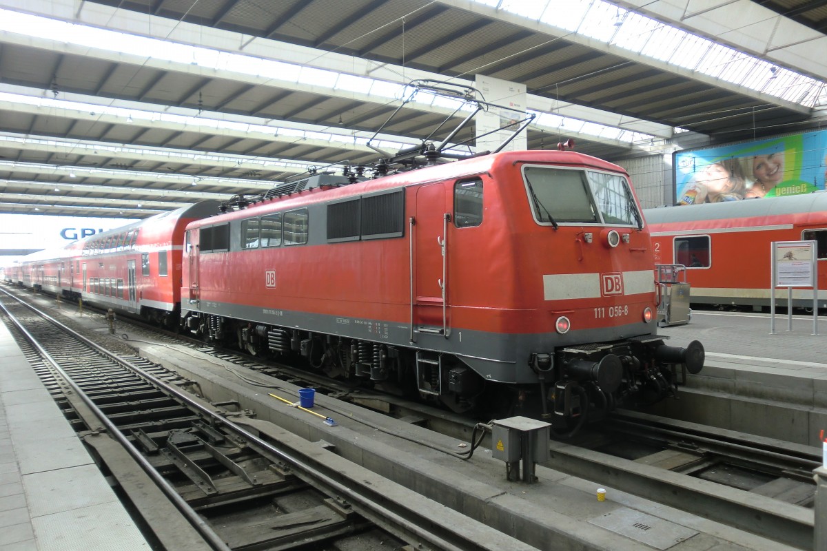 111 056-8 am 11. August 2011 im M�nchner Hauptbahnhof.
