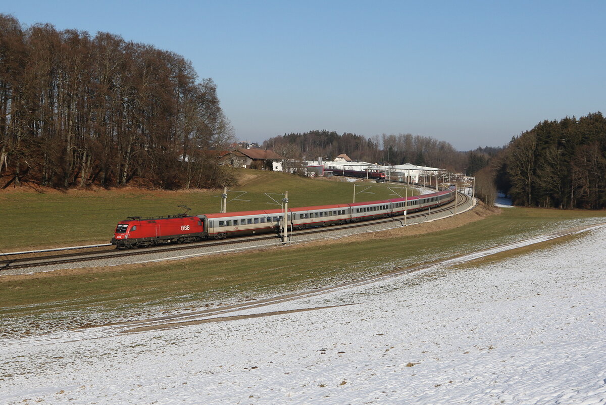 1116 052 war mit einem  EC  am 19. Februar 2025 bei Axdorf in Richtung M�nchen unterwegs.
