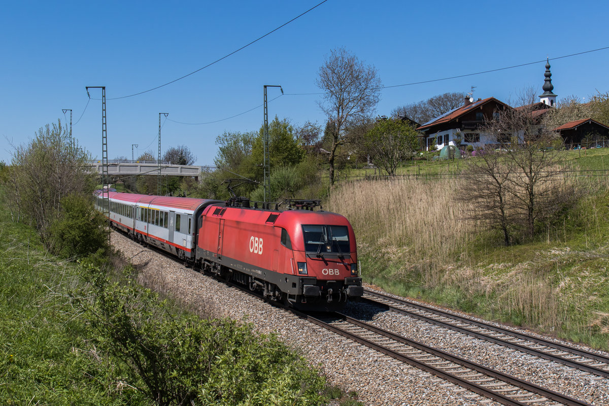 1116 078-2 auf dem Weg nach Salzburg. Aufgenommen am 29. April 2016 bei Stra�.