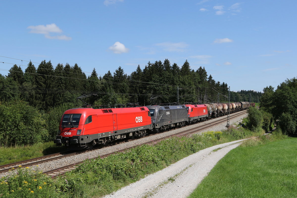 1116 093, 1116 182 (COBRA) und 1016 028 mit einem Kesselwagenzug am 6. August 2020 bei Grabenst�tt im Chiemgau.