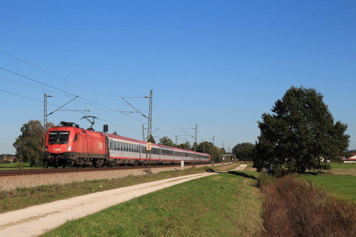 1116 133-8 am 9. Oktober 2014 aus Salzburg kommend bei �bersee am Chiemsee.