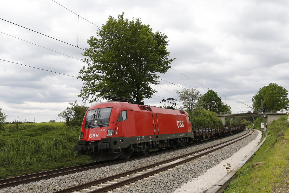 1116 150 mit einem Stahlzug aus Salzburg kommend am 1. Mai 2018 bei Grabenst�tt.