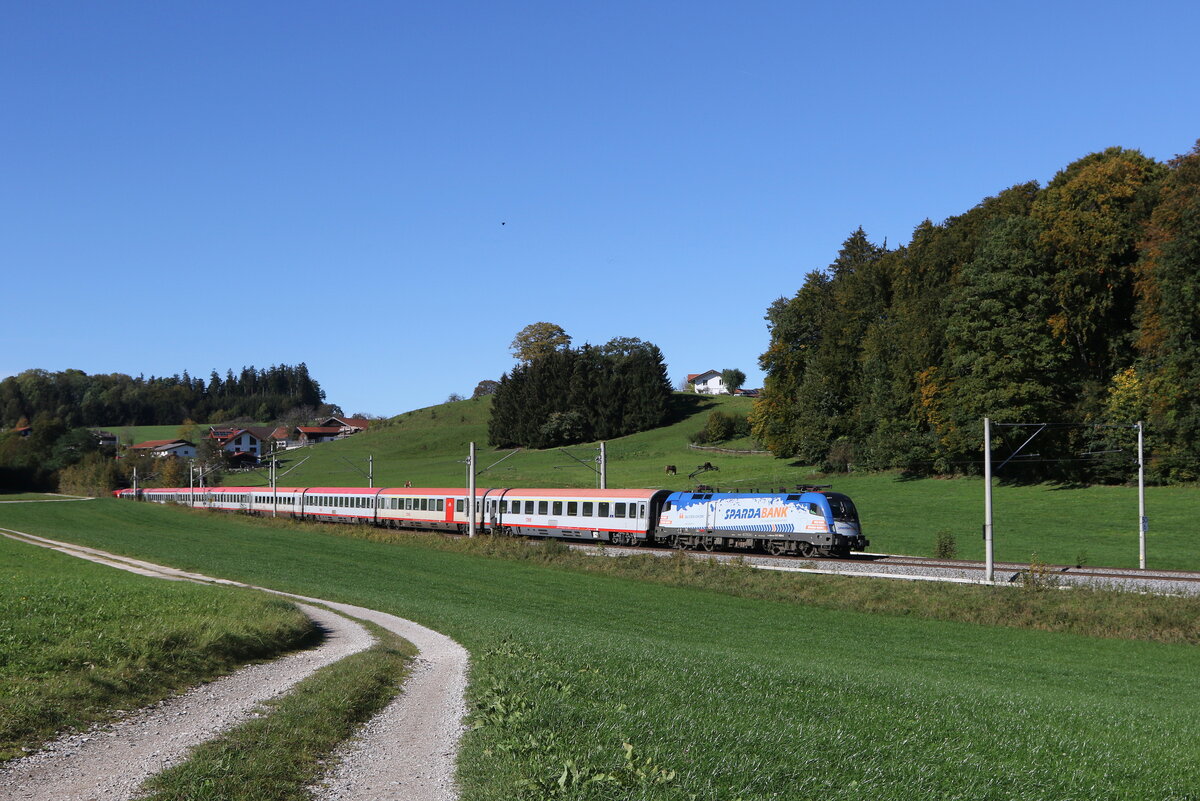 1116 159  Sparda Bank  mit einem  EC  aus M�nchen kommend am 9. Oktober 2024 bei Axdorf.