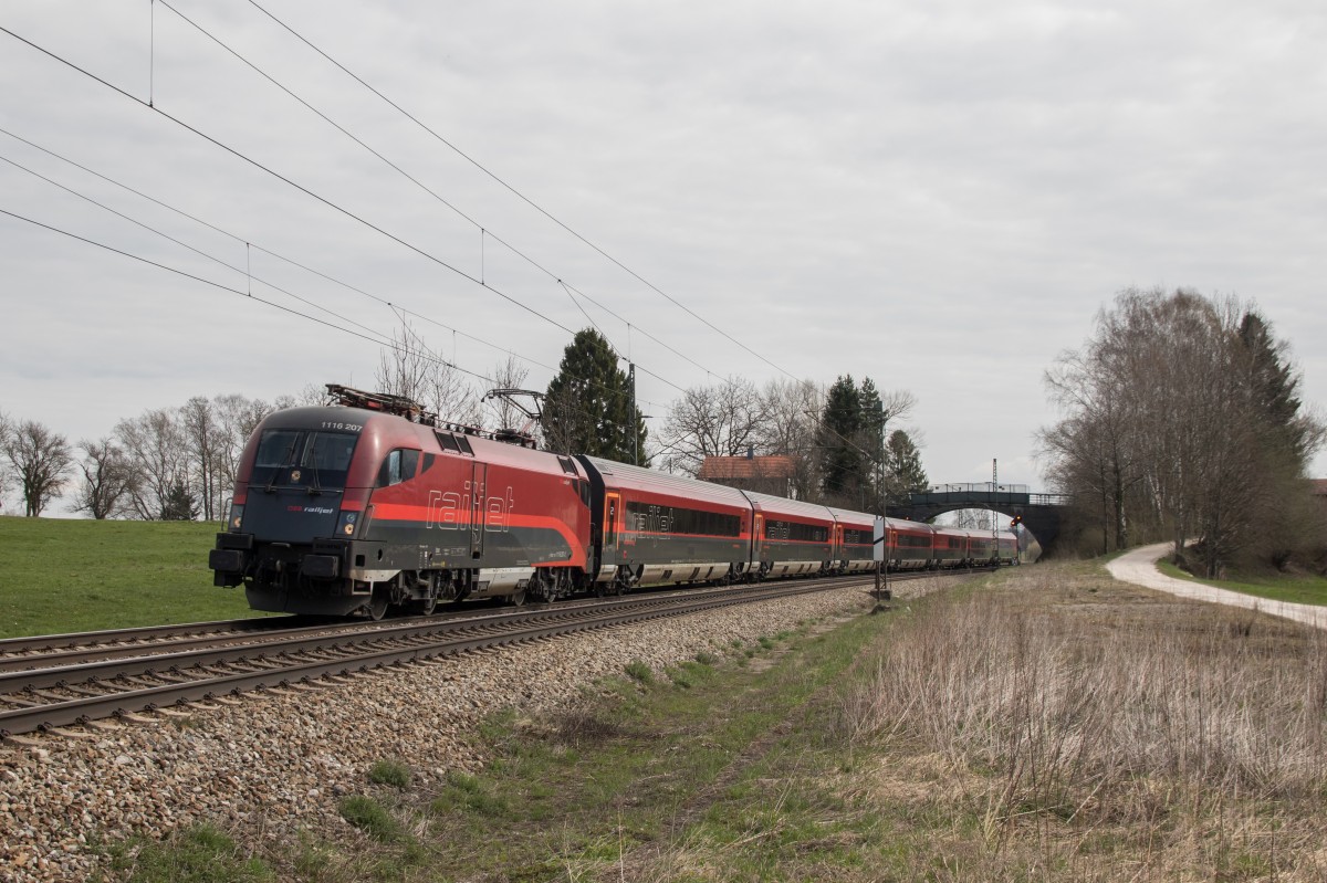 1116 207-2 mit einem Railjet am 12. April 2015 bei �bersee auf dem Weg nach M�nchen.