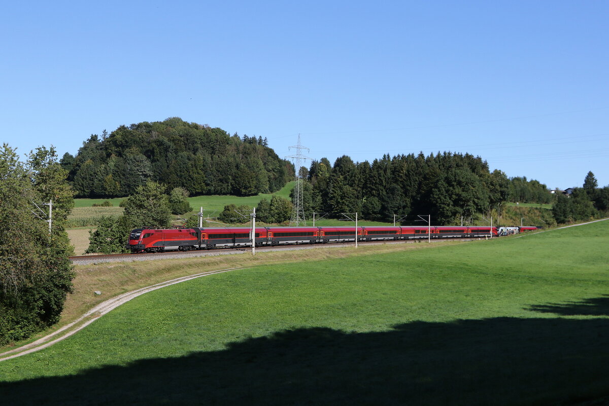 1116 212 war am 19.September 2025 bei Vachendorf in Richtung Rosenheim unterwegs.