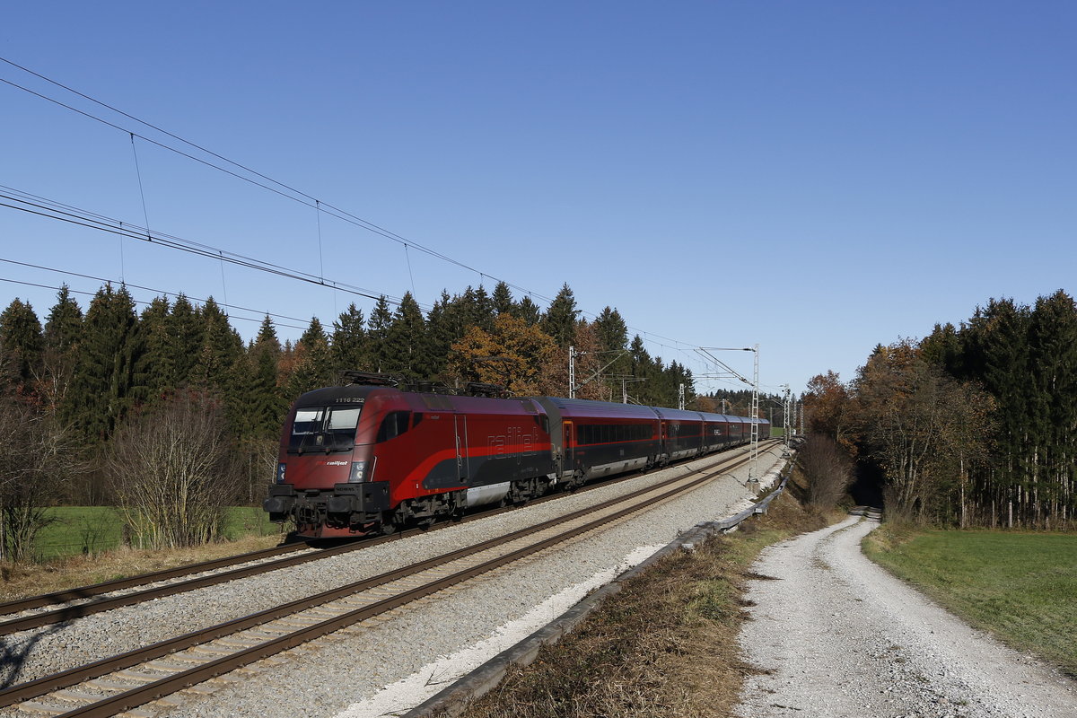 1116 222 folgte kurz darauf. Aufgenommen am 10. November 2018 bei Grabenst�tt am Chiemsee.