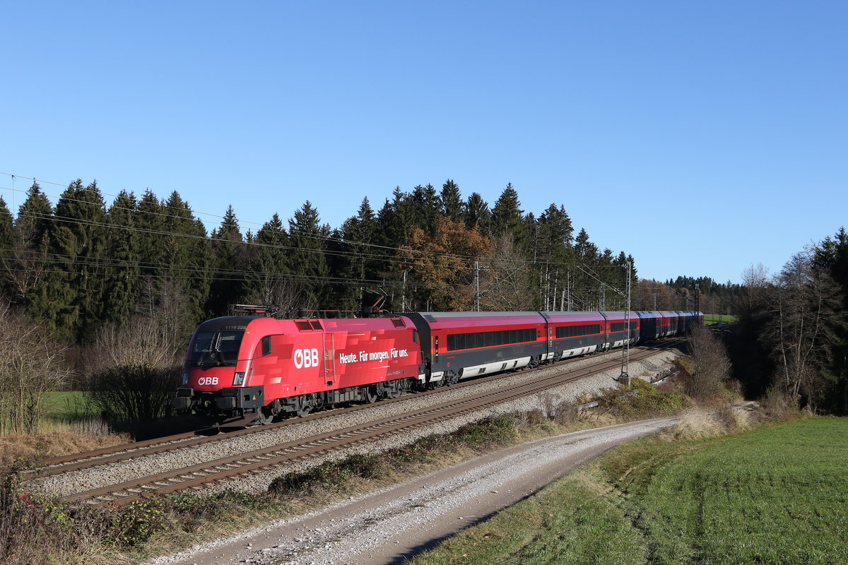1116 225 mit einem Railjet aus Salzburg kommend am 18. November 2020 bei Grabenst�tt im Chiemgau.