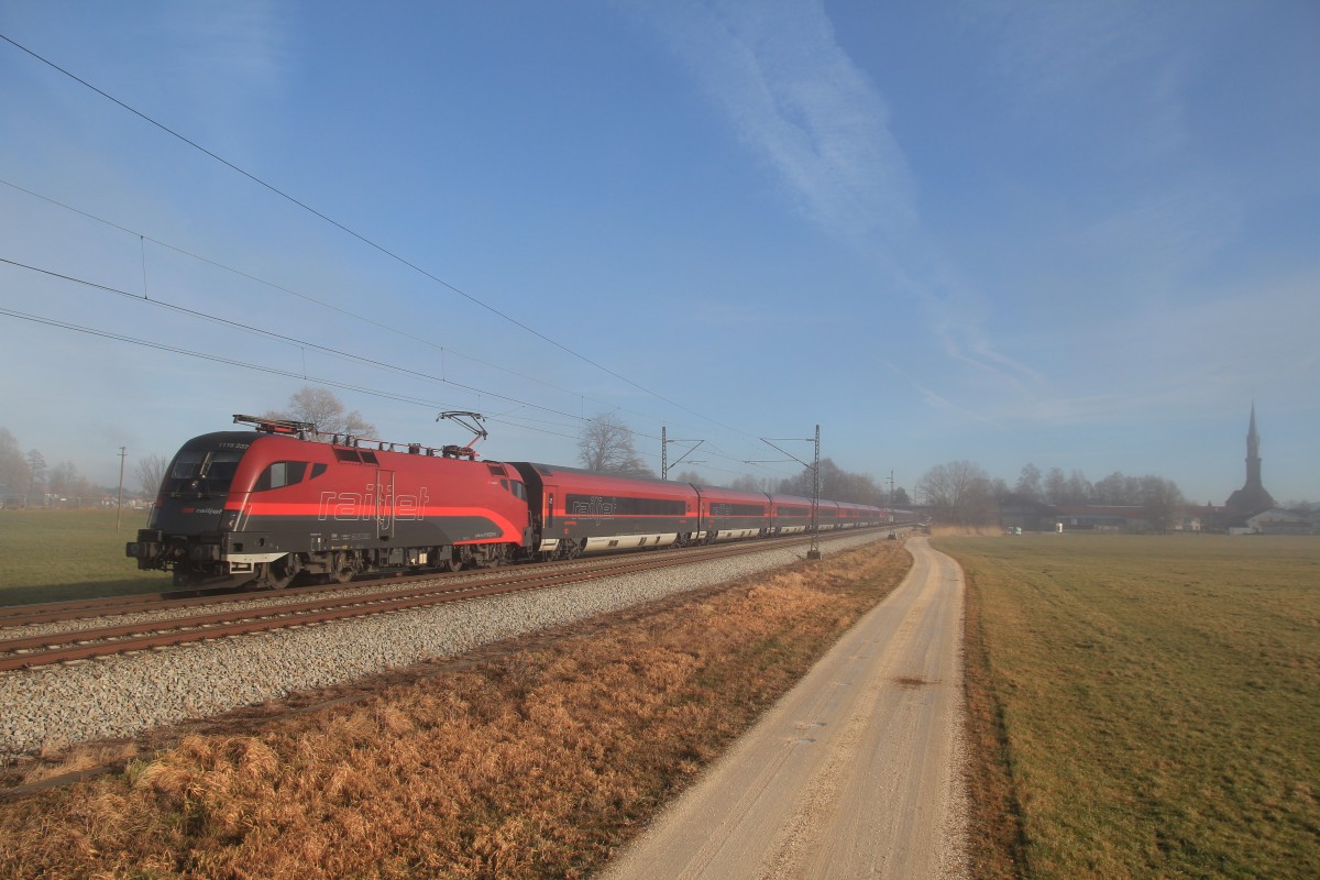 1116 237-9 bei leichtem Nebel am 21. Dezember 2013 bei �bersee am Chiemsee.