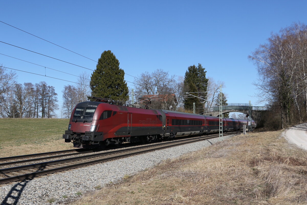 1116 239 aus Salzburg kommend am 23. M�rz 2022 bei �bersee.