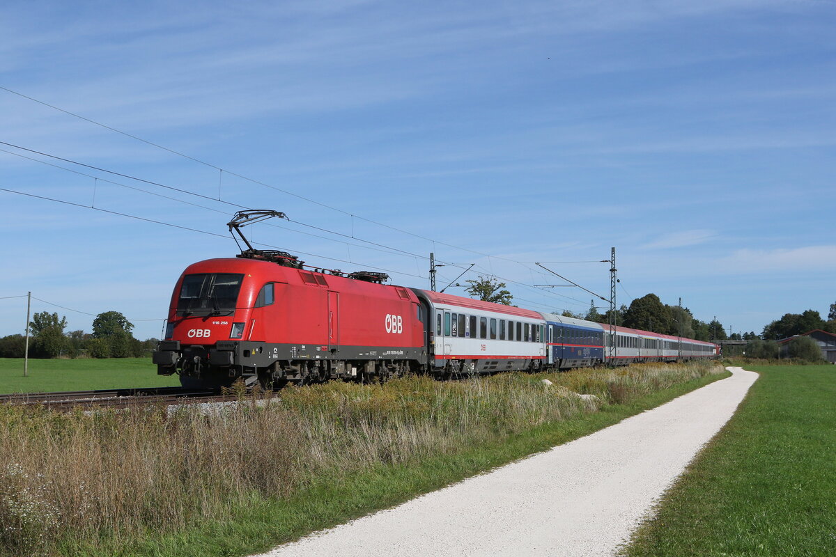 1116 258 am 3. Oktober 2021 bei �bersee am Chiemsee.