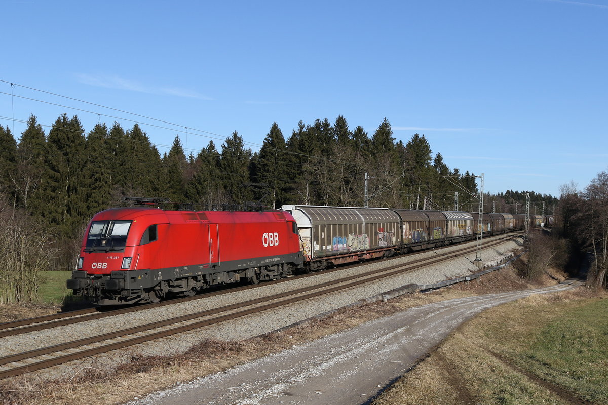 1116 267 mit dem  Papierzug  aus Salzburg kommend am 17. Januar 2020 bei Grabenst�tt.