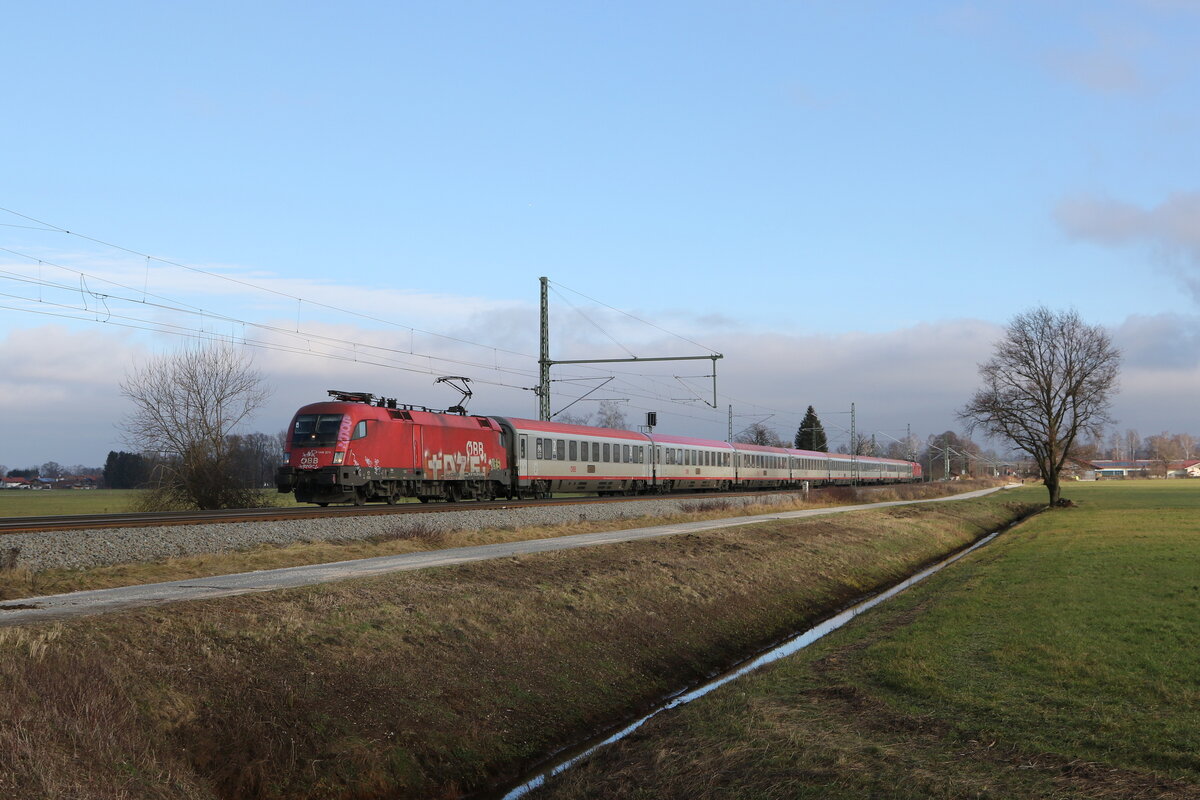 1116 271 war mit einem  EC  am 12. Dezember 2024 bei �bersee in Richtung M�nchen unterwegs.