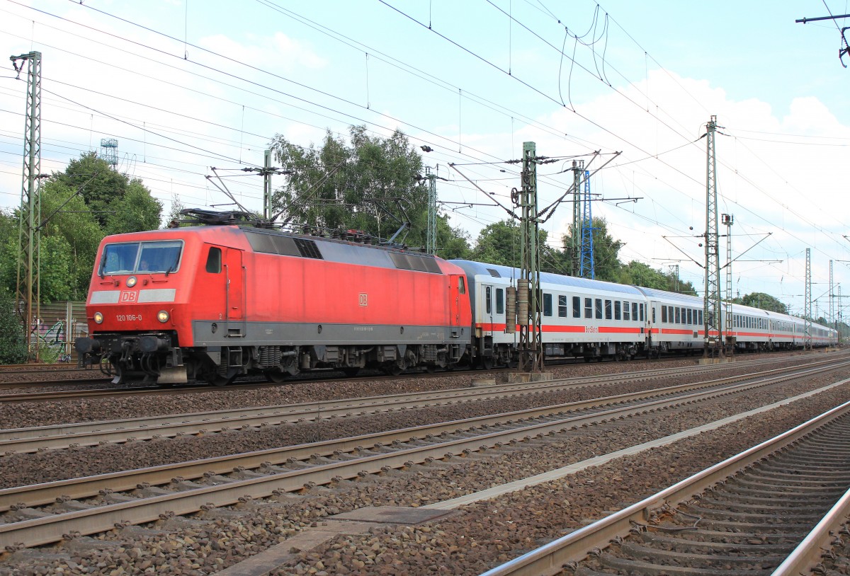 120 106-0 erreicht in K�rze Hamburg-Harburg. Aufgenommen am 31. Juli 2013.