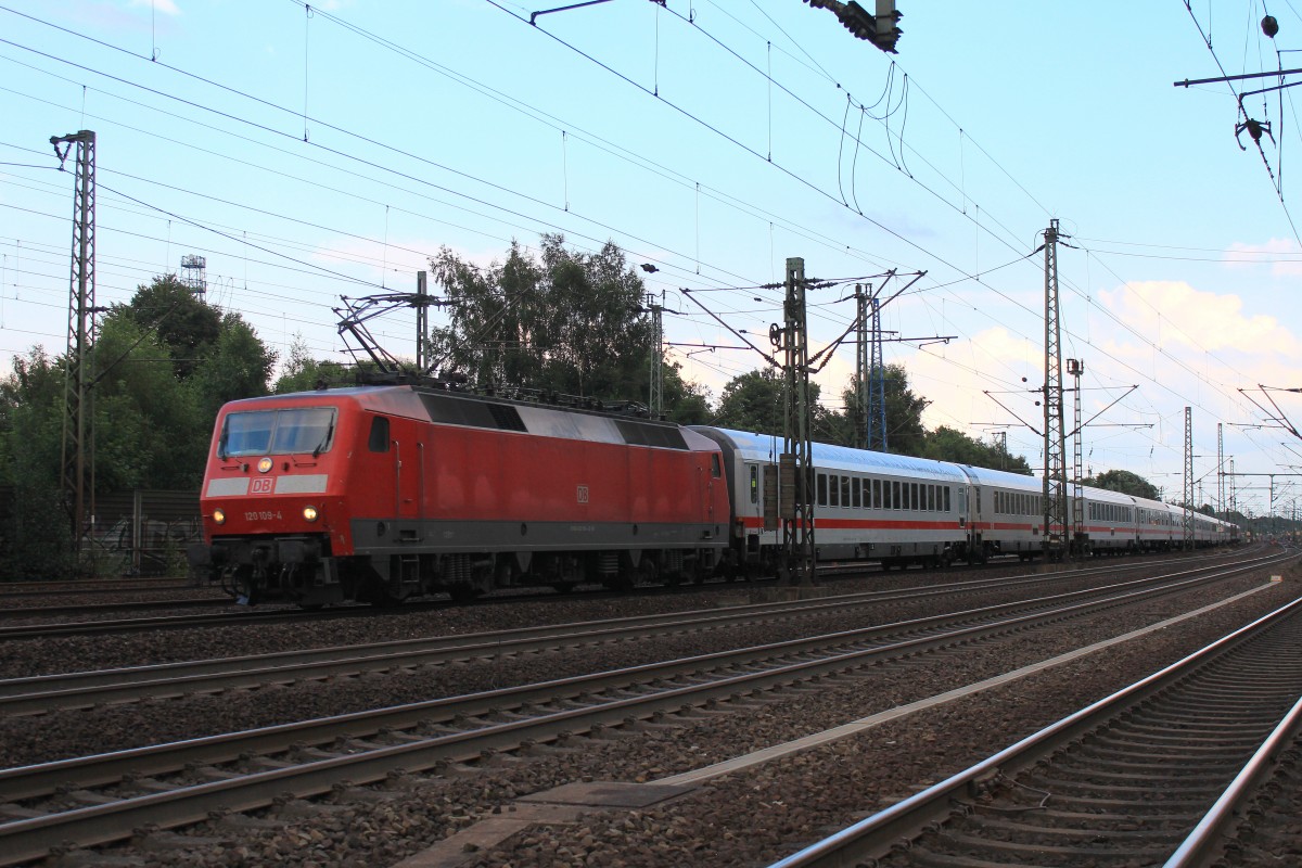 120 109-4 bei der Einfahrt am 31. Juli 2013 in Hamburg-Harburg.