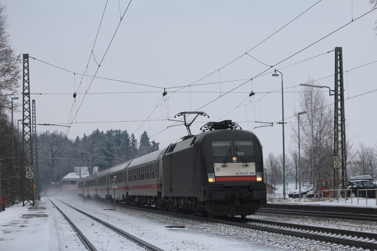 182 509-0 am 12. Januar 2013 mit dem  IC K�nigssee  im Bahnhof von Assling.