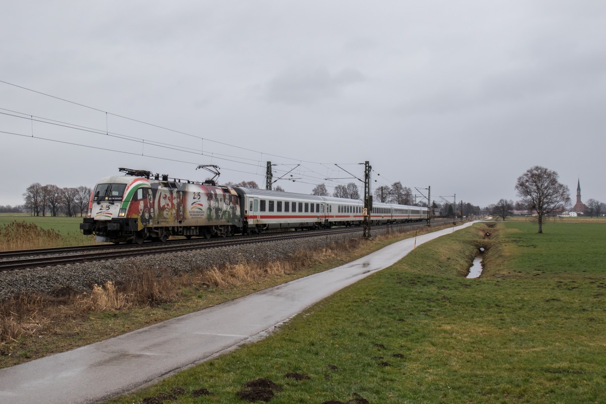 182 521-5 mit dem  IC K�nigssee  am 13. Februar 2016 bei �bersee am Chiemsee.