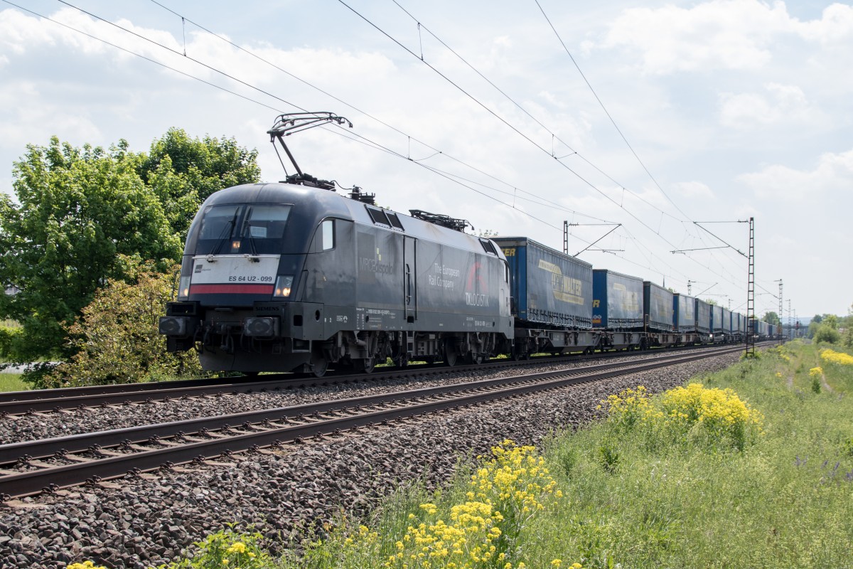 182 599-1 mit einem KLV-Zug am 14. Mi 2015 bei Th�ngersheim.