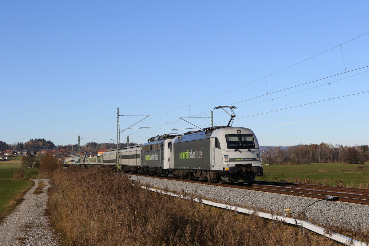 183 500 und 139 558 waren am 22. November 2020 bei Bernau am Chiemsee in Richtung Salzburg unterwegs.