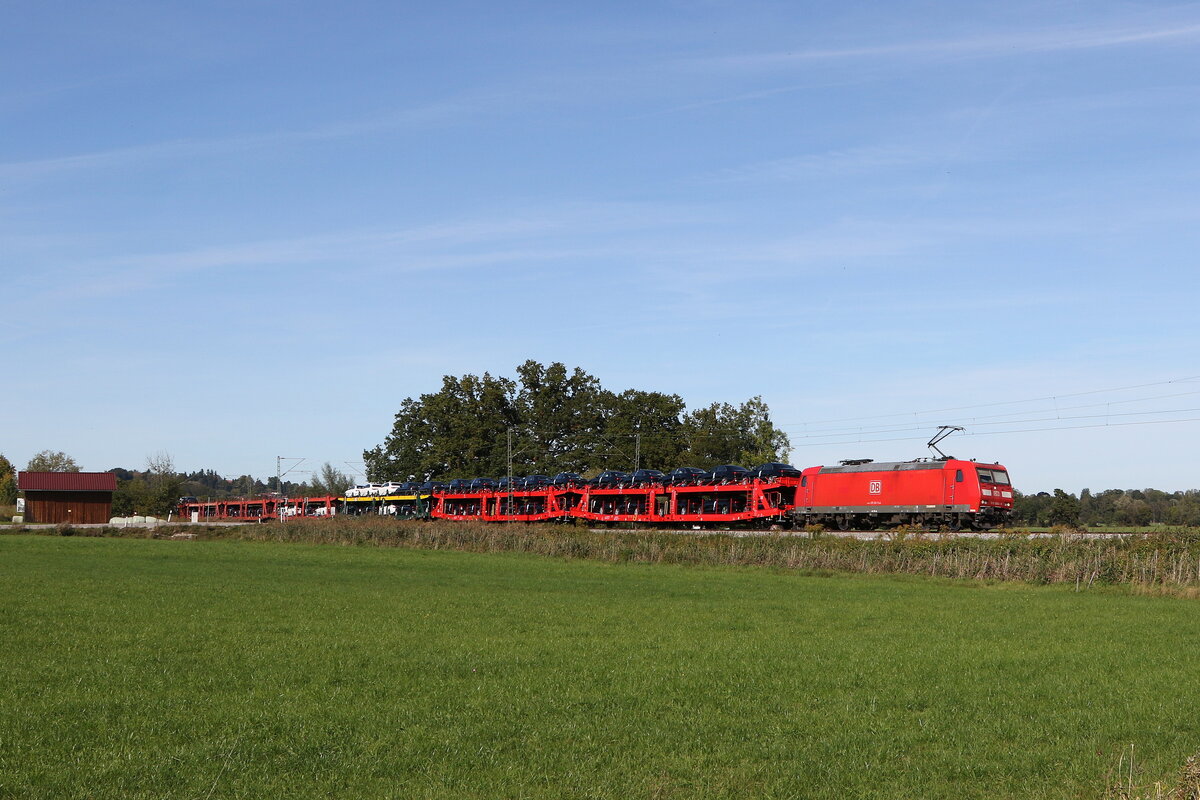 185 004 mit einem Autozug aus M�nchen kommend am 1. Oktober 2021 bei Bernau.