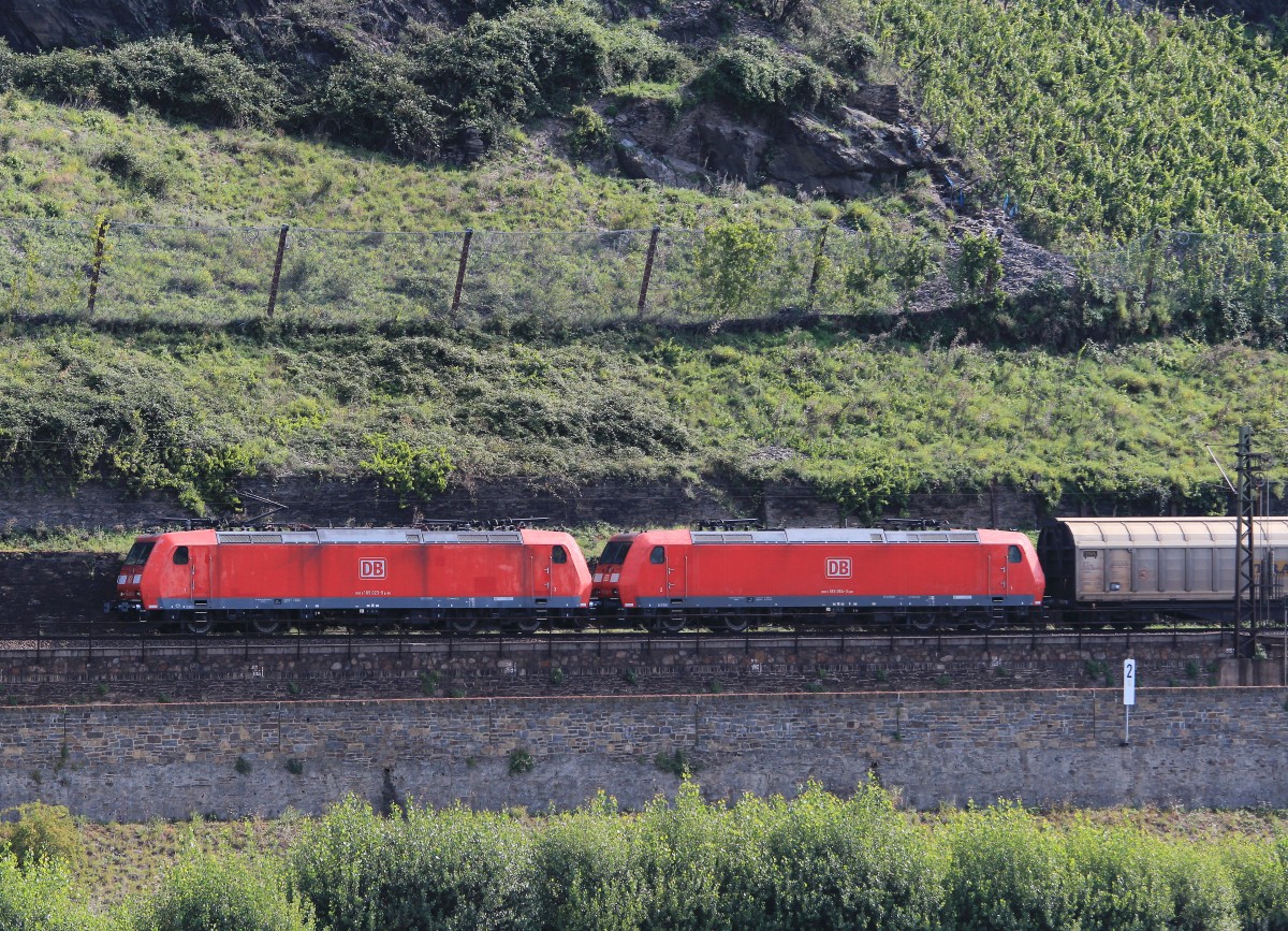185 023-9 und 185 064-3 am 21. August 2014 auf der Rheinstrecke bei St. Goarshausen.