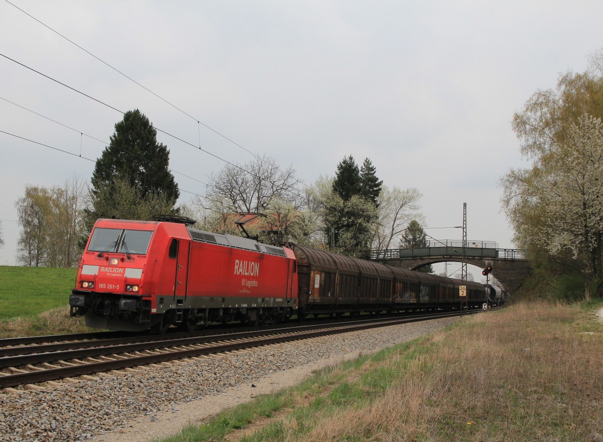 185 261-5 am 5. April 2014 aus Salzburg kommend bei Übersee am Chiemsee.