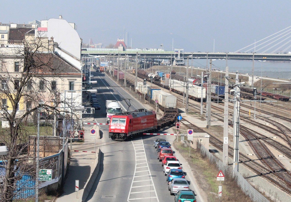 185 304-3 am 17. M�rz 2012 in Wien-Praterkai.