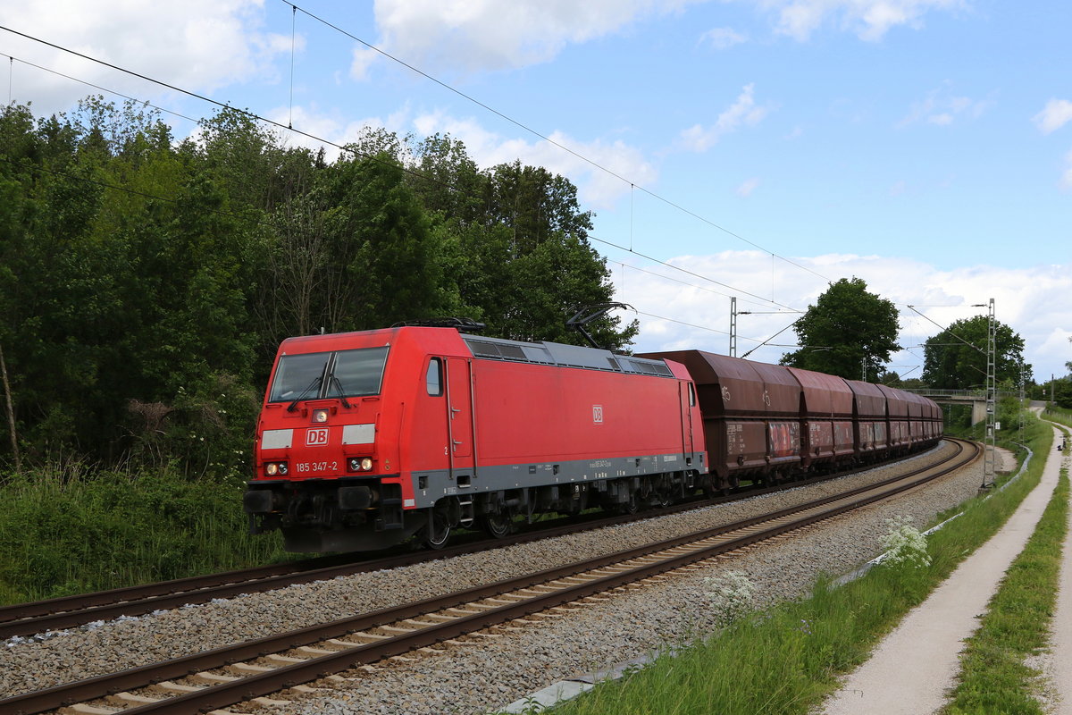 185 347 mit einem leeren Erzzug aus Freilassing kommend am 24. Mai 2020 bei Grabenst�tt.