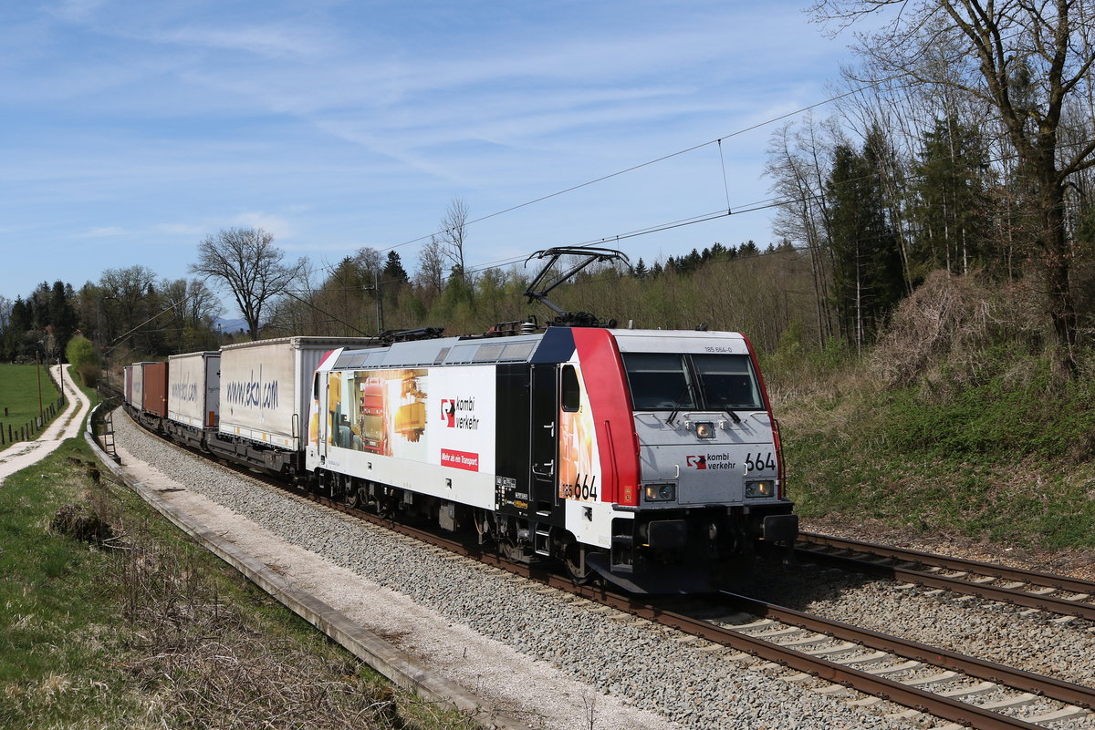 185 664 mit dem  Ekol  auf dem Weg nach Salzburg. Aufgenommen am 15. April 2020 bei Grabenst�tt im Chiemgau.