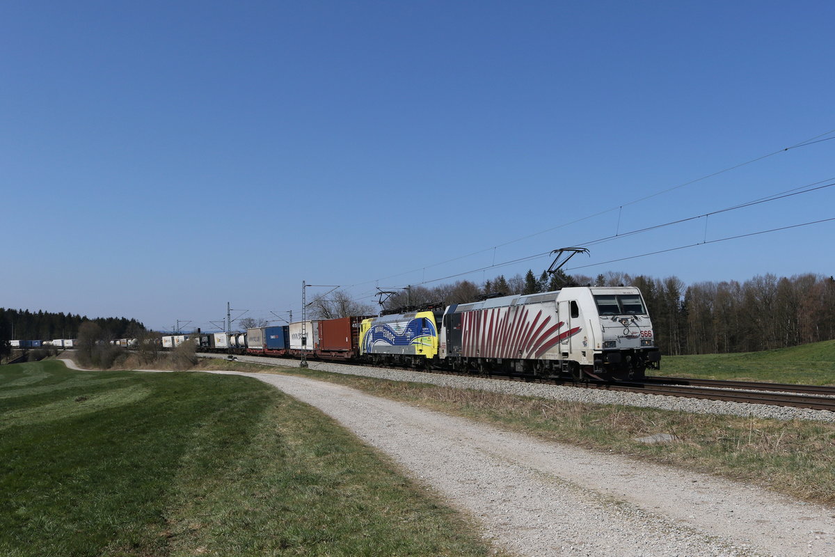 185 666 & 189 912  Moving Europe  aus M�nchen kommend am 2. April 2020 bei Grabenst�tt im Chiemgau.