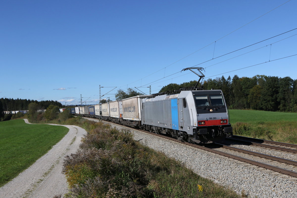 186 283 mit dem  Ekol  aus M�nchen kommend am 4. Oktober 2020 bei Grabenst�tt.