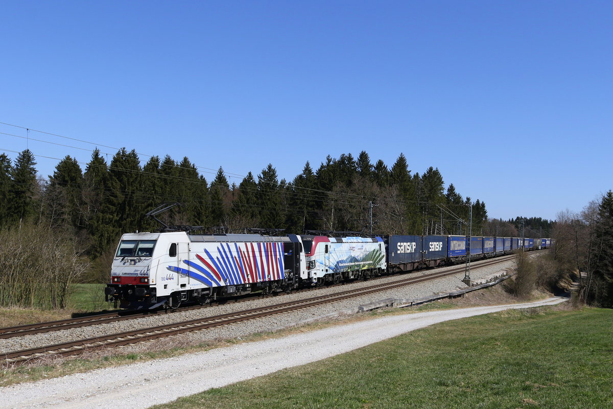 186 444 & 193 773 aus Salzburg kommend am 6. April 2020 bei Grabenst�tt im Chiemgau.