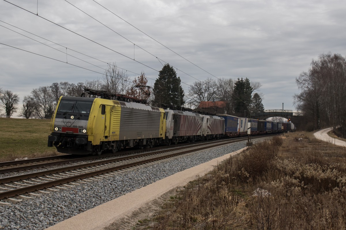 189 926, 189 905 und 189 901 mit dem  Intercombi-Zug  am 31. Dezember 2015 bei �bersee am Chiemsee.