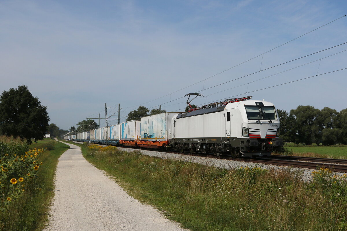 193 062 war mit dem  EKOL  am 21. August 2021 bei �bersee am Chiemsee auf dem Weg nach Freilassing.