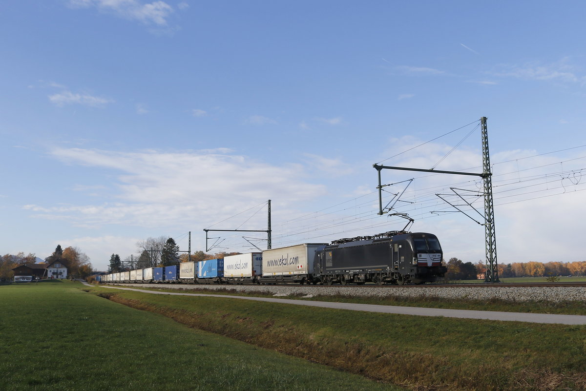 193 664 mit dem  Ekol-Zug  aus M�nchen kommend am 11. November 2018 bei �bersee.