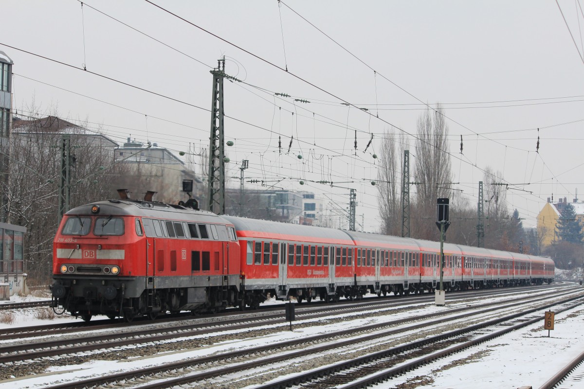 218 403-4 durchf�hrt am 27. M�rz 2013 auf dem Weg zum M�nchner Hauptbahnhof gerade M�nchen-Heimeranplatz.