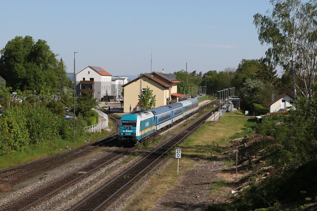 223 065 aus Schwandorf kommend am 2. Mai 2024 in Maxh�tte-Haidhof.
