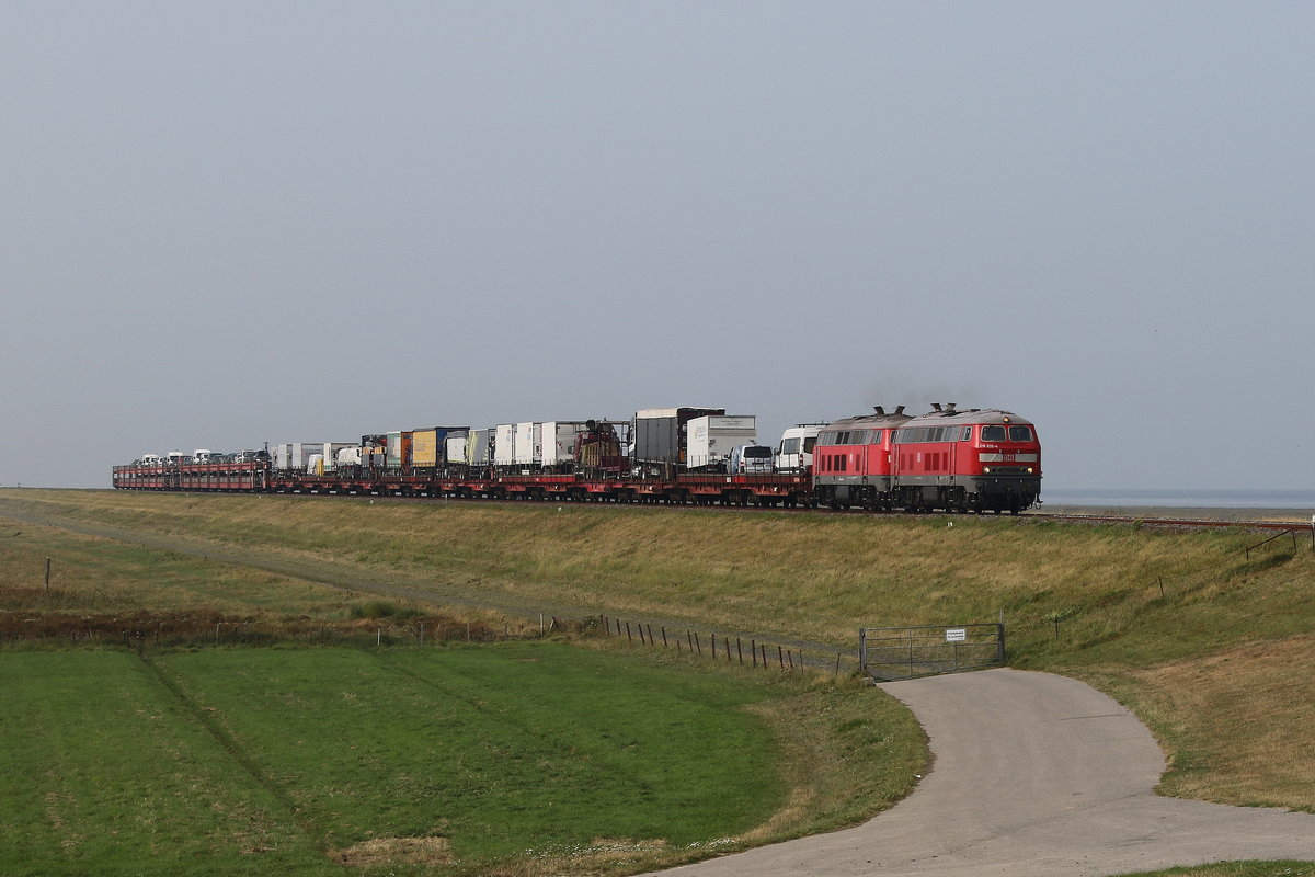 281 832 und 218 466 von Sylt kommend am 28. August 2019 bei Klanxb�ll.