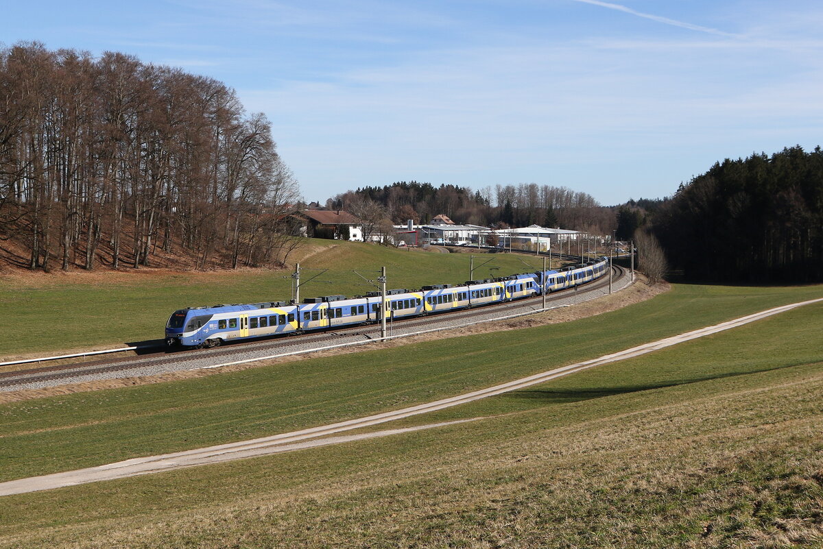 430 006 und 430 003 waren am 28. Februar 2026 bei Axdorf in Richtung M�nchen unterwegs.