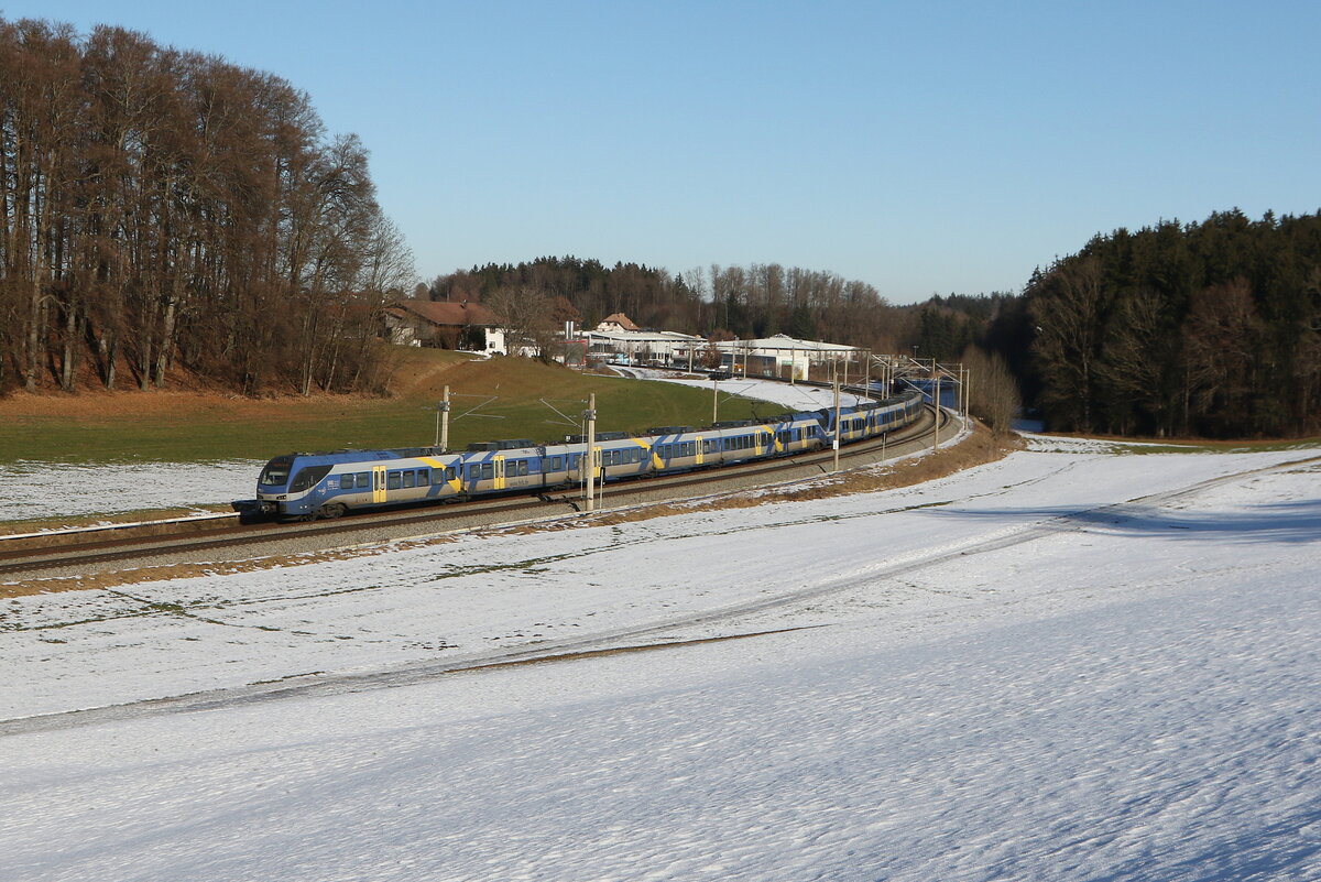 430 006 und 430 007 waren am 19. Januar 2026 bei Axdorf im Chiemgau in Richtung M�nchen unterwegs.