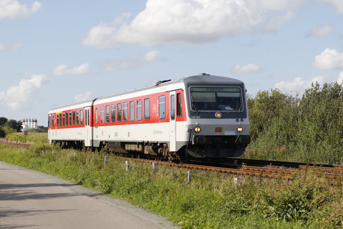 628 503 auf der Fahrt nach Bredstedt. Aufgenommen am 13. August 2017 bei Risum-Lindholm.