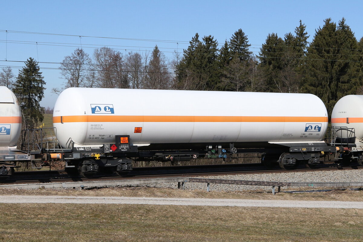 7813 689 (Zags) deer  ARETZ GmbH  am 9. M�rz 2022 bei Ggrabenst�tt.