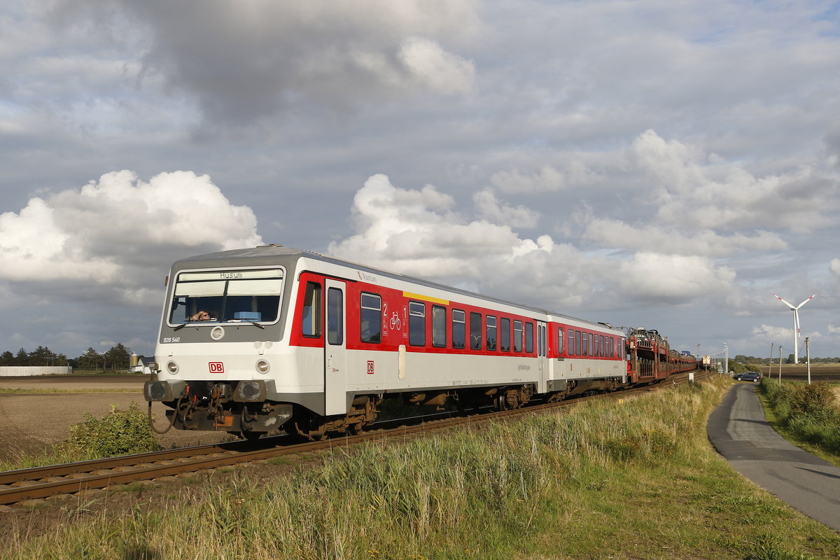 928 540 am Zugende eines  Sylt-Shuttle  am 12. August 2017 bei Lehnshallig.