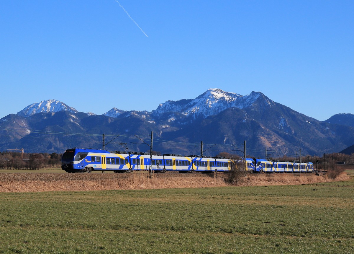 Diese Doppelgarnitur ist am 14. Februar 2014 bei Weisham auf dem Weg nach M�nchen.