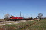 1016 050 und 1016 003 waren mit einem gemischten G�terzug am 13. M�rz 2026 bei �bersee am Chiemsee in Richtung M�nchen unterwegs.